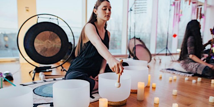 Singing Bowls Sound Bath | hOm at Radiant