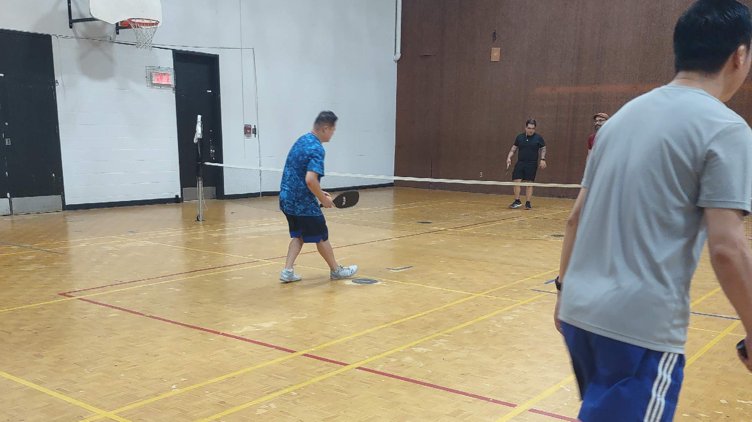 Badminton (racket included) - ST HENRI - SAMEDI 4-6PM Saturday - ECOLE METIERS