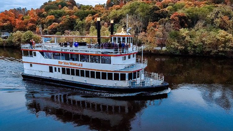 Hudson Valley Fall Foliage Cruise w Buffet Dinner. Sunday. Oct 25, 2026